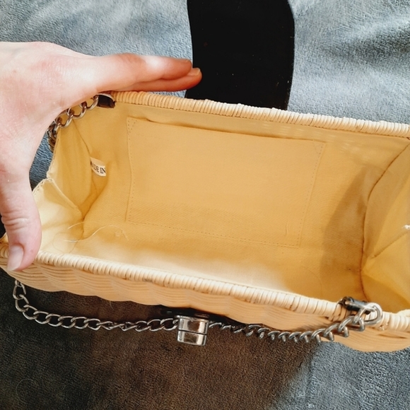 Straw Studios | Structured Straw Woven Handbag with Chain Strap - Picture 9 of 10